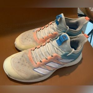 Adidas Ubersonic 4 Tennis Shoes size 9